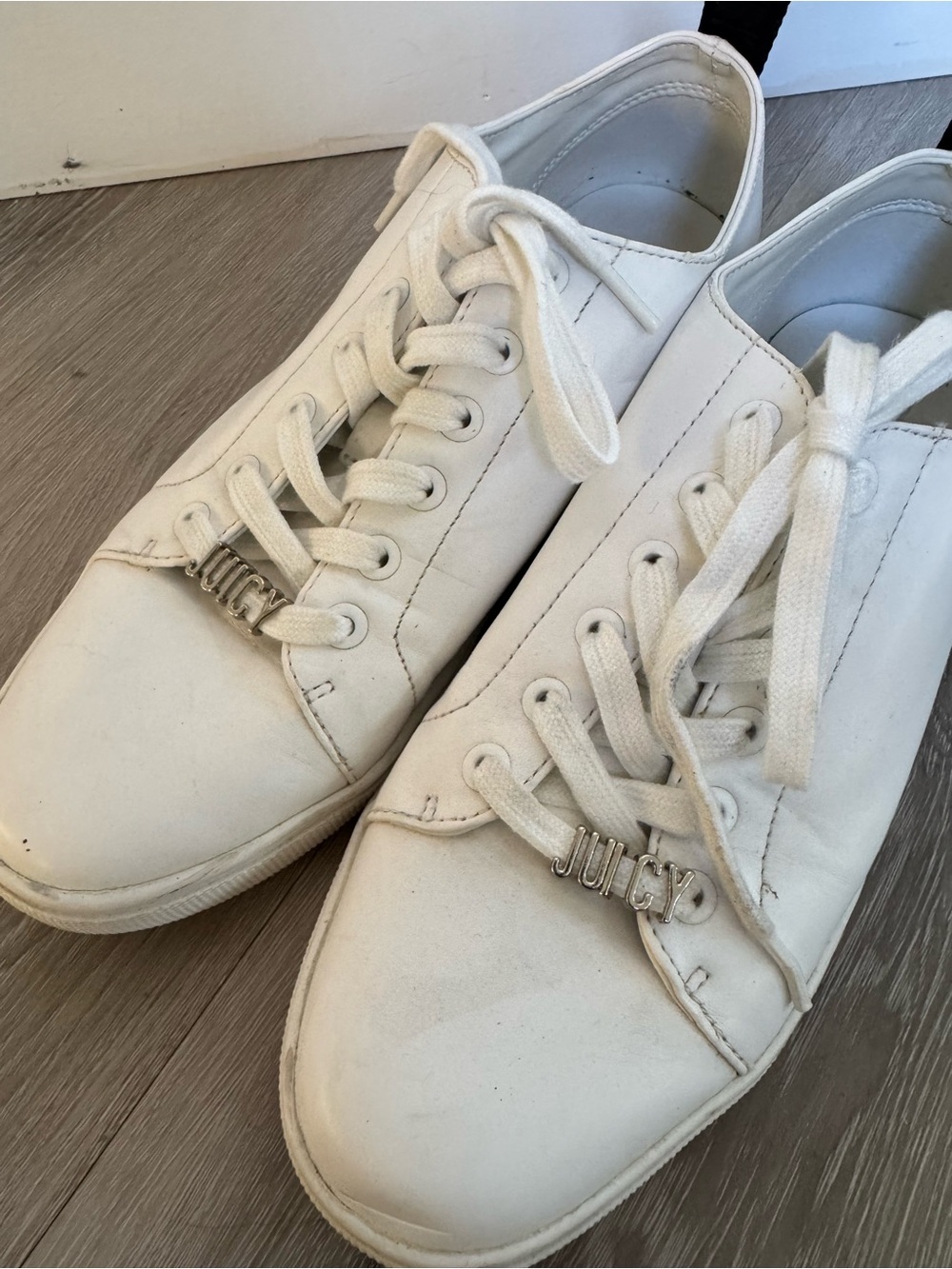 Juicy Couture White Leather Lace-Up Sneakers with Silver Logo Charm size 9.5